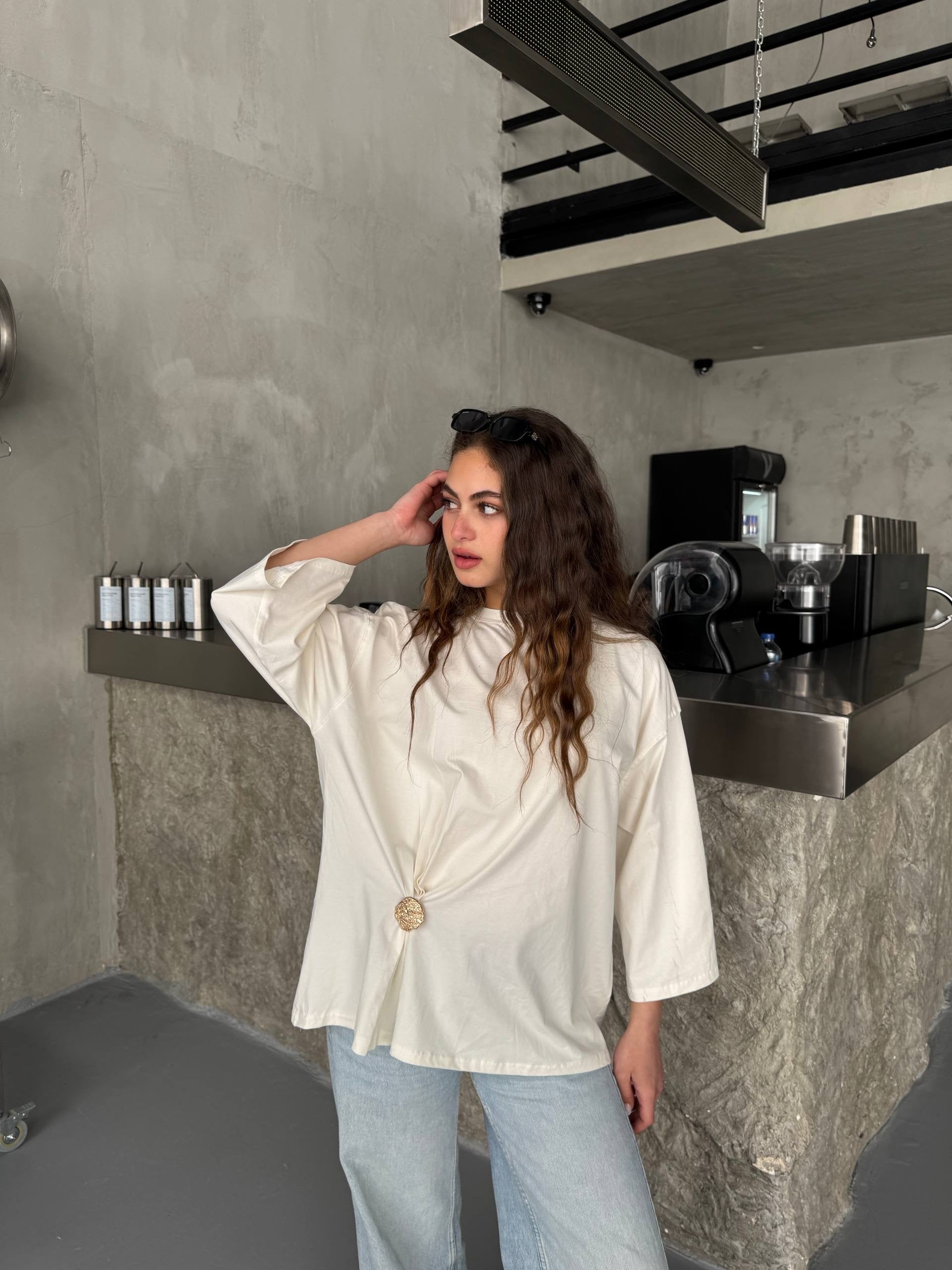 Chic Brooch Tee